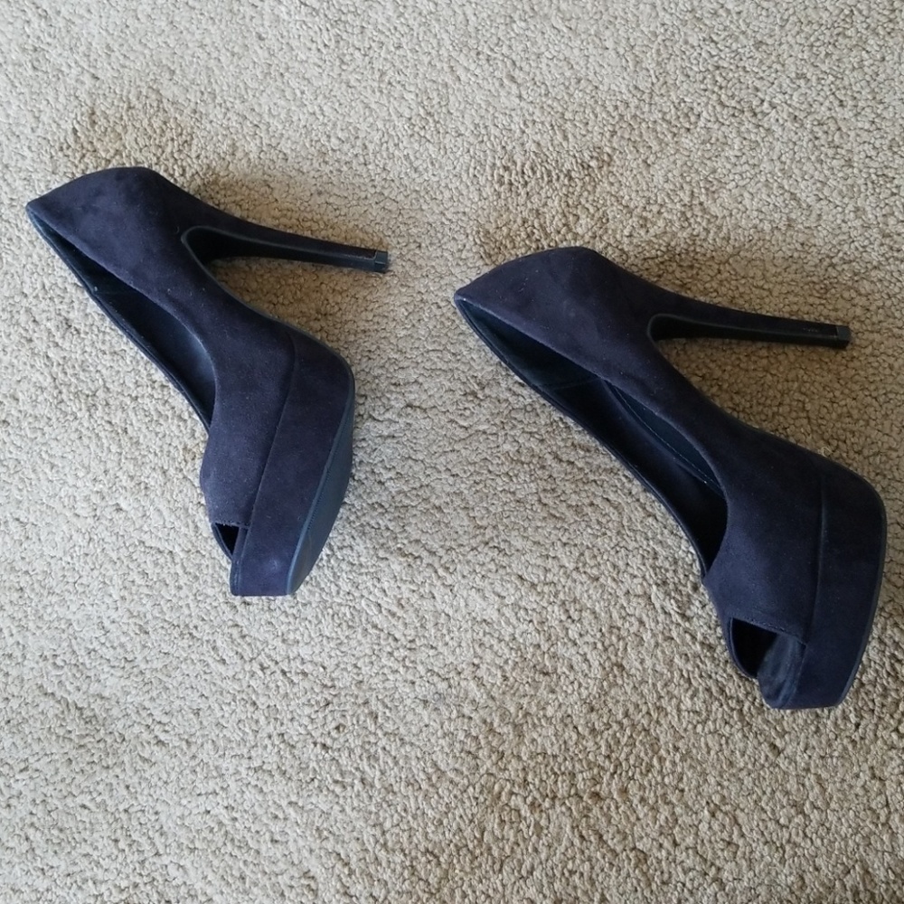 Heels - Picture 2 of 4